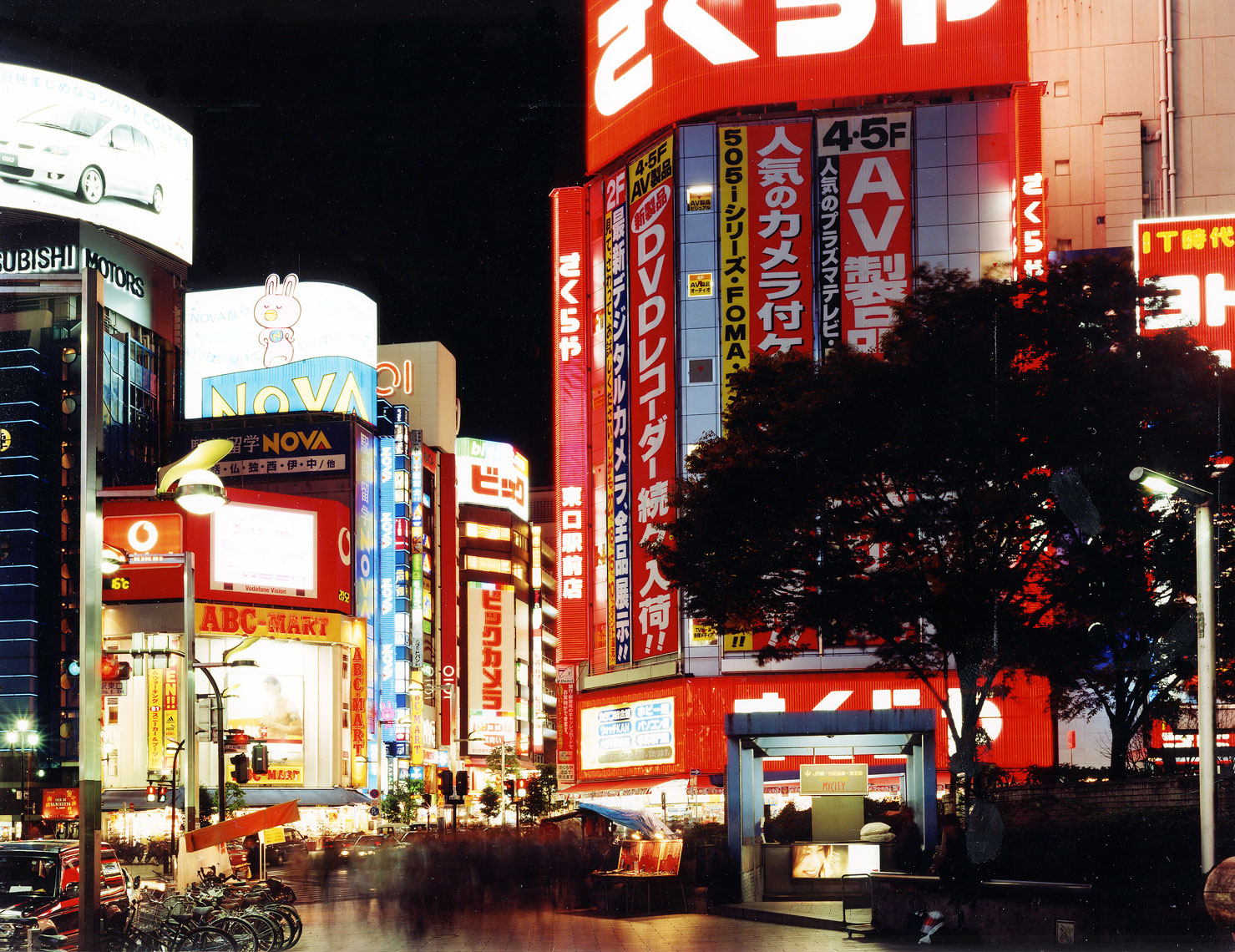 2-Roger_Davies_Tokyo_neon_horizontal