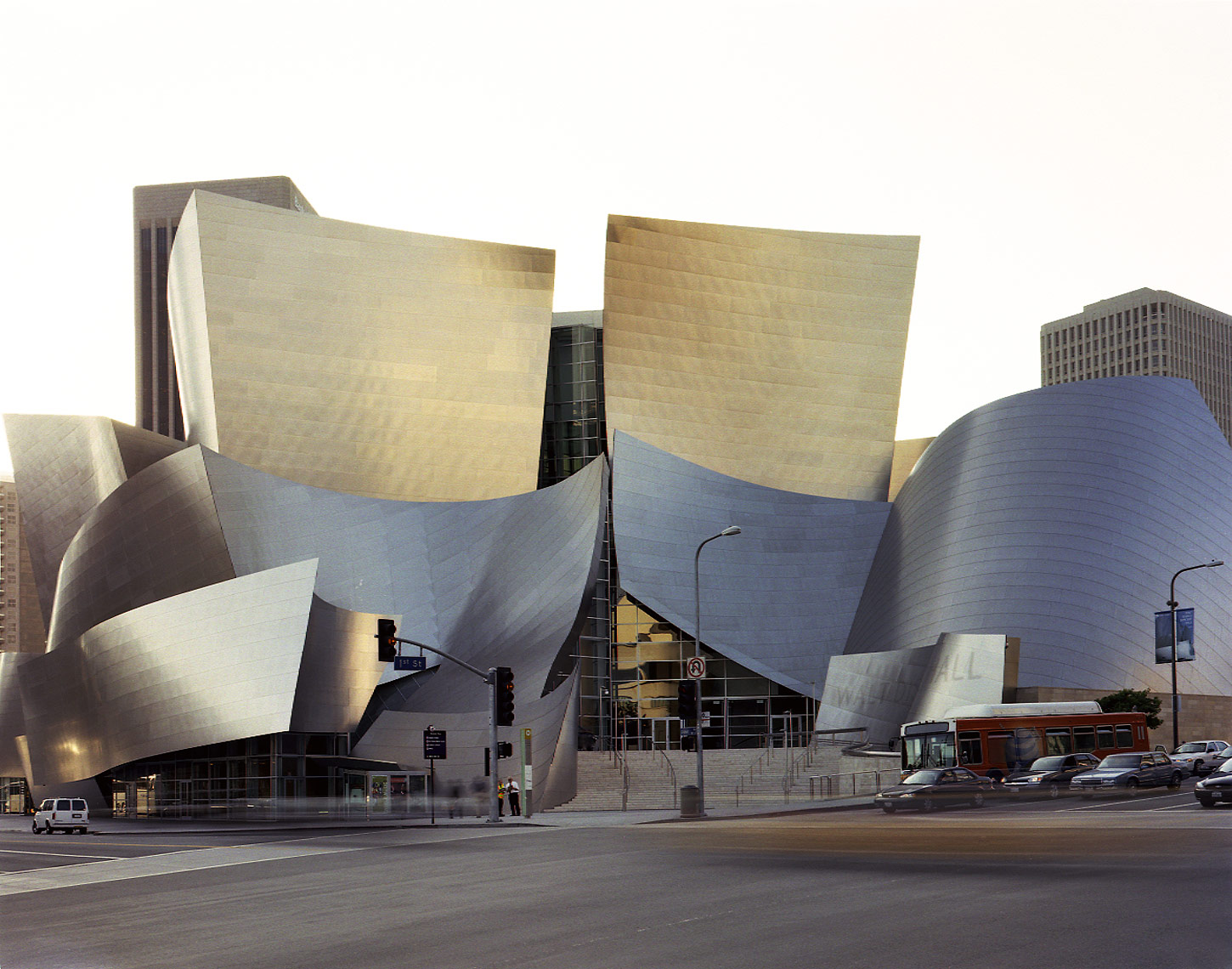 23-Roger_Davies_Gehry_walt_disney_higher231