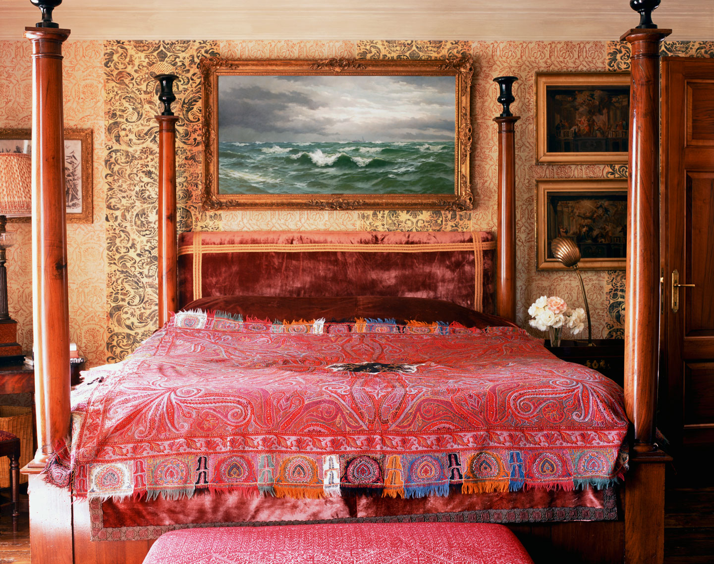 96-Roger_Davies_London_bedroom